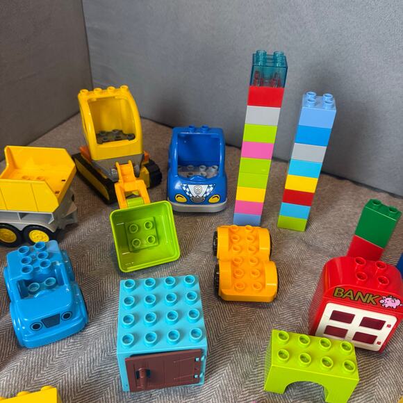 Huge Lot of Duplos 80+ Building Blocks Bricks Unique Door Bridge Vehicle Slide - Picture 5 of 10